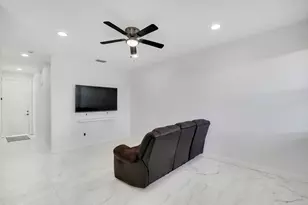 880 Millbrae Ct, West Palm Beach, FL 33401 - Photo 8