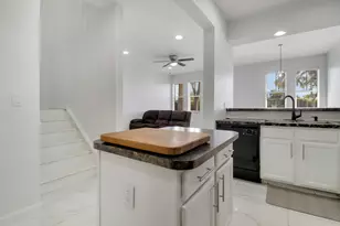 880 Millbrae Ct, West Palm Beach, FL 33401 - Photo 14