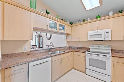 8486 Heather Place, Boynton Beach, FL 33472 - Photo 6