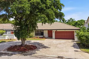 6013 NW 47th Pl, Coral Springs, FL 33067 - Photo 2