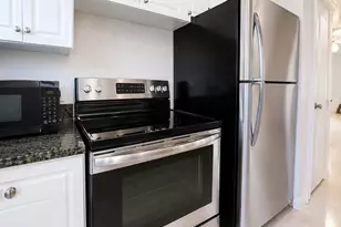 1900 NE 8th Ct, Fort Lauderdale, FL 33304 - Photo 10