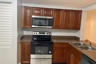 8843 Springtree Lakes Dr, Sunrise, FL 33351 - Photo 8