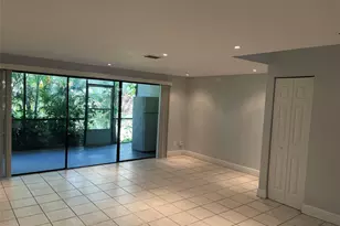 8843 Springtree Lakes Dr, Sunrise, FL 33351 - Photo 4