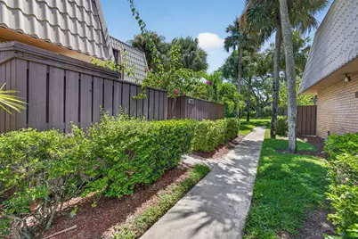 5107 51st Way, West Palm Beach, FL 33409 - Photo 2