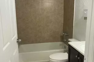 8185 NW 7th St, Miami, FL 33126 - Photo 12