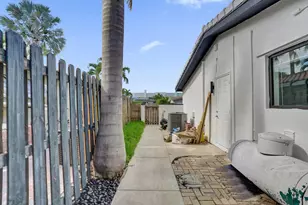 1250 SW 4th St, Boca Raton, FL 33486 - Photo 4
