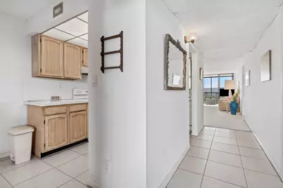 13 Royal Palm Way #602, Boca Raton, FL 33432 - Photo 4
