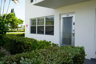 97 Berkshire E, West Palm Beach, FL 33417 - Photo 2