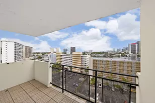401 Golden Isles Dr, Hallandale Beach, FL 33009 - Photo 18