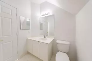 5733 NW 112th Pl, Doral, FL 33178 - Photo 8