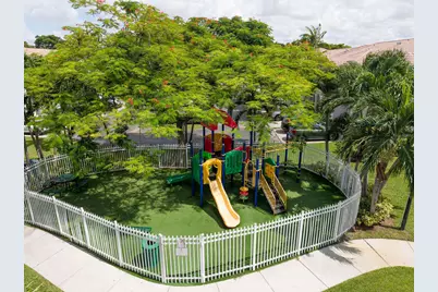 5733 NW 112th Place, Doral, FL 33178 - Photo 28