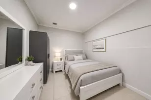 5733 NW 112th Pl, Doral, FL 33178 - Photo 12