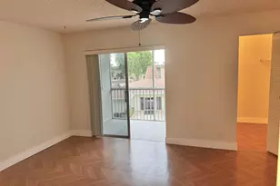 200 Village Green Cir E, Palm Springs, FL 33461 - Photo 8