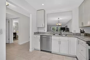 21211 Lago Cir, Boca Raton, FL 33433 - Photo 4