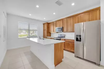 540 Sanderling Circle, Deerfield Beach, FL 33442 - Photo 2