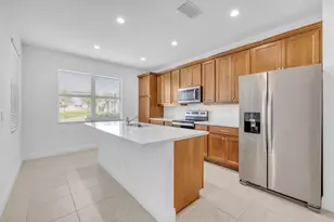 540 Sanderling Cir, Deerfield Beach, FL 33442 - Photo 2