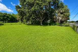 913 N 18th St, Fort Pierce, FL 34950 - Photo 6