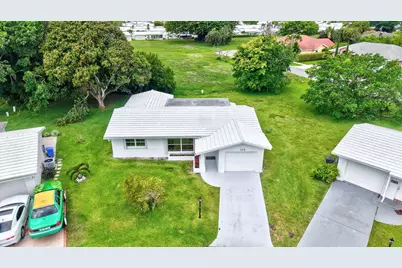 105 NW 8th Place, Boynton Beach, FL 33426 - Photo 2