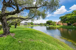 8211 NW 70th St, Tamarac, FL 33321 - Photo 4