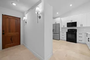 8211 NW 70th St, Tamarac, FL 33321 - Photo 10