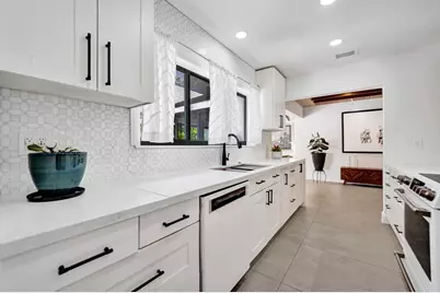 1424 NE 16th Avenue, Fort Lauderdale, FL 33304 - Photo 8
