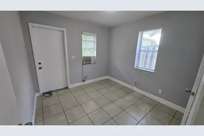 1012 NW 2nd #6, Hallandale Beach, FL 33009 - Photo 4