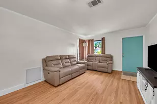 741 23rd Pl SW, Vero Beach, FL 32962 - Photo 4