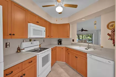6050 SE Martinique Drive #102, Stuart, FL 34997 - Photo 4