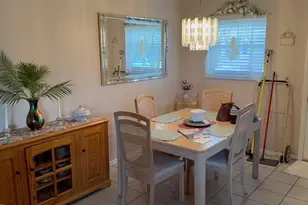 725 Lori Dr, Palm Springs, FL 33461 - Photo 14