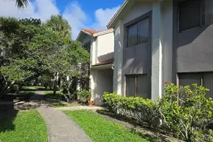 3242 Coral Lake Ln, Coral Springs, FL 33065 - Photo 2
