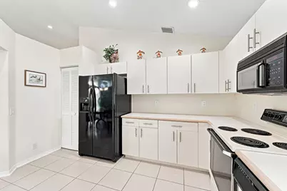 143 Cameron Court, Weston, FL 33326 - Photo 6