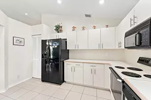 143 Cameron Ct, Weston, FL 33326 - Photo 6