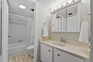 1223 S Lakes End Dr, Fort Pierce, FL 34982 - Photo 20