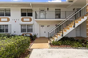 1223 S Lakes End Dr, Fort Pierce, FL 34982 - Photo 1