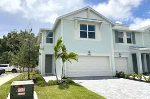 662 Salisbury Cir, Fort Pierce, FL 34982 - Photo 2