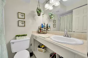 261 Wimbledon Lake Dr, Plantation, FL 33324 - Photo 12
