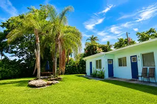 898 SE 2nd Pl, Deerfield Beach, FL 33441 - Photo 2