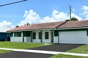 3633 NE 6th Dr, Boca Raton, FL 33431 - Photo 2