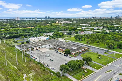 5900 N Australian Avenue, Mangonia Park, FL 33407 - Photo 2