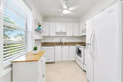 21 Flanders A, Delray Beach, FL 33484 - Photo 8