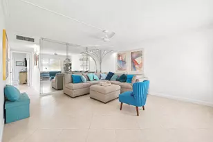 21 Flanders A, Delray Beach, FL 33484 - Photo 4