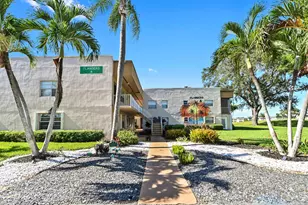 21 Flanders A, Delray Beach, FL 33484 - Photo 1
