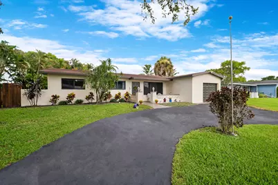510 NW 93rd Terrace, Pembroke Pines, FL 33024 - Photo 2
