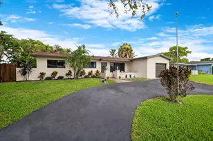 510 NW 93rd Terrace, Pembroke Pines, FL 33024 - Photo 2