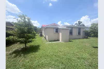 7302 Westwood Drive, Tamarac, FL 33321 - Photo 18