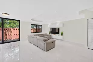 343 Ives Dairy Rd, Miami, FL 33179 - Photo 14
