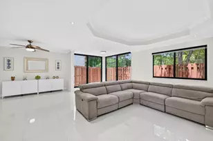 343 Ives Dairy Rd, Miami, FL 33179 - Photo 10