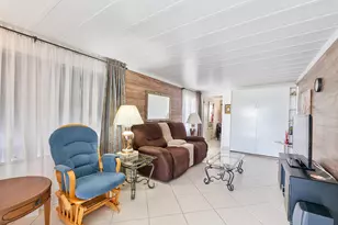 8670 SW 18th Pl, Davie, FL 33324 - Photo 6