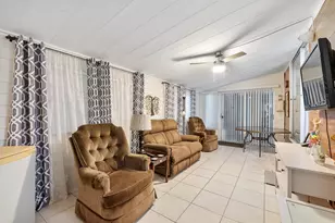 8670 SW 18th Pl, Davie, FL 33324 - Photo 10