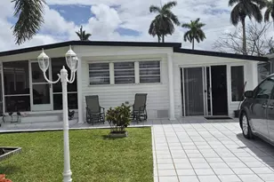 8670 SW 18th Pl, Davie, FL 33324 - Photo 16